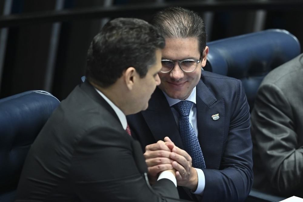 Derrota do governo Lula é resultado de união inédita entre presidentes da Câmara e do SenadoDerrota do Planalto é resultado de união inédita no governo Lula entre presidentes da Câmara e Senado aprova aumenta número de deputados de 513 para 531