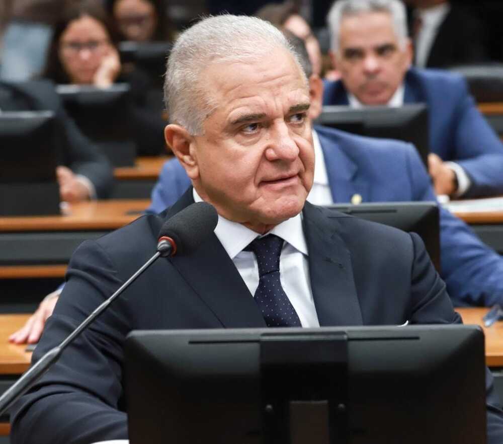 Presidente da Frente Parlamentar de Energia Nuclear afirma que país perde mais uma oportunidade de se firmar no setor energético