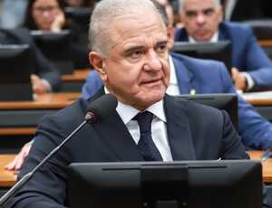 Presidente da Frente Parlamentar de Energia Nuclear afirma que país perde mais uma oportunidade de se firmar no setor energético