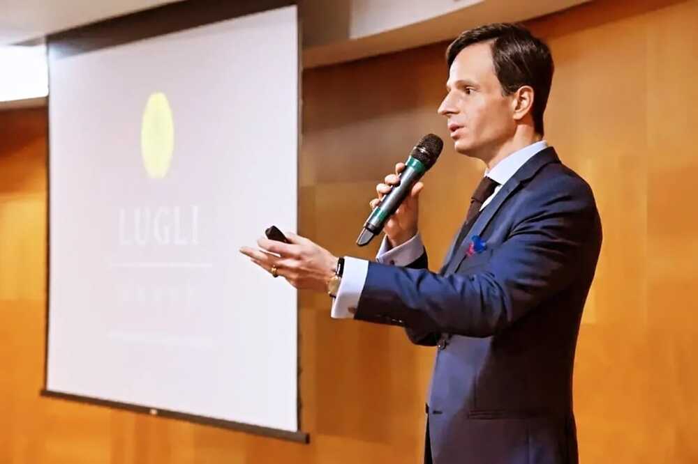 Dr. Victor Lugli ministra masterclass sobre influência estratégica na FGV em São Paulo