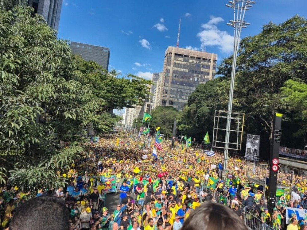 USP diz que manifestação na Av. Paulista reuniu 12 mil pessoas