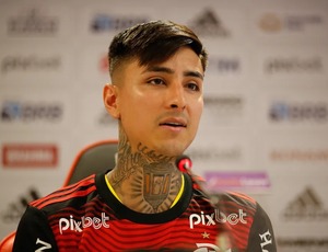 Flamengo emite nota oficial sobre Erick Pulgar