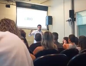 Secretário de Educação do Rio, Ferreirinha manda professora 'se retirar' de reunião e viraliza nas redes, ASSISTA