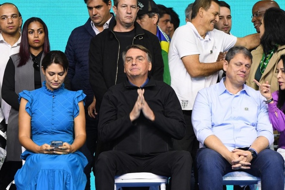 Bolsonaro, Tarcísio e Michelle lideram corrida presidencial contra Lula no 2º turno; Ciro gomes desponta como alternativa viável da esquerda