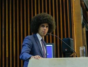 Conselho de Ética aprova suspensão do mandato de Renato Freitas por defender professores no PR
