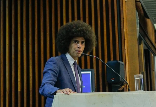 Conselho de Ética aprova suspensão do mandato de Renato Freitas por defender professores no PR