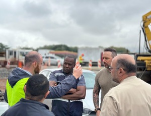 Autoridades realizam visita técnica à obra de extensão da Via Dutra em Nova Iguaçu para buscar soluções contra os alagamentos no bairro Juriti