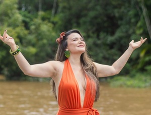 Clipe animado de Liz Amazônia estreia nesta sexta com história inspirada na infância da cantora