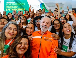 Lula participa de anúncio de R$ 33 bilhões em investimentos da Petrobras
