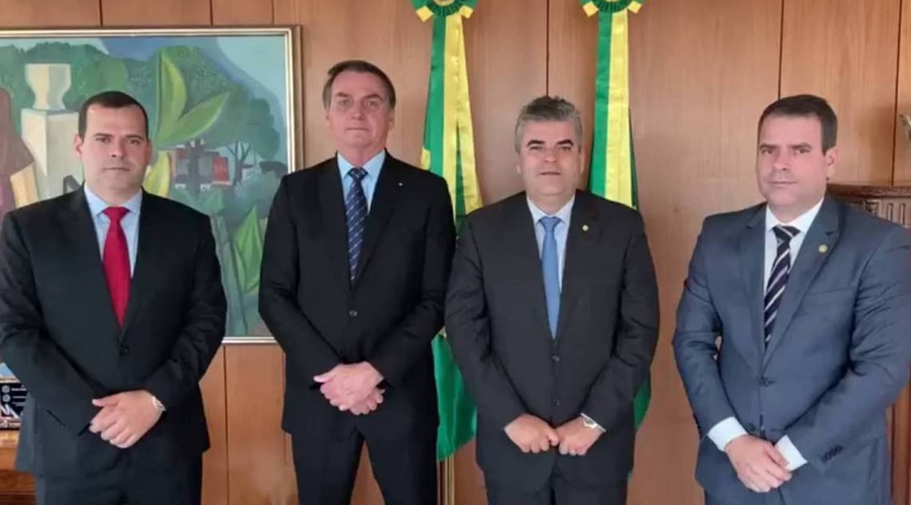 Bacellar demitiu Washington Reis com narrativa de infidelidade a Bolsonaro, mas família Reis boicota evento de Lula em Caxias mesmo depois da demissão provando sua fidelidade