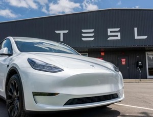 Ações da Tesla seguem caindo após tensão elevada entre Trump e Musk