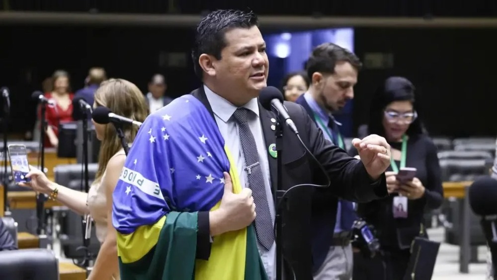 R$ 50 bilhões em emendas: Brasil é único país do mundo onde parlamentares controlam orçamento público