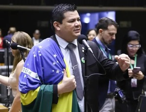 R$ 50 bilhões em emendas: Brasil é único país do mundo onde parlamentares controlam orçamento público