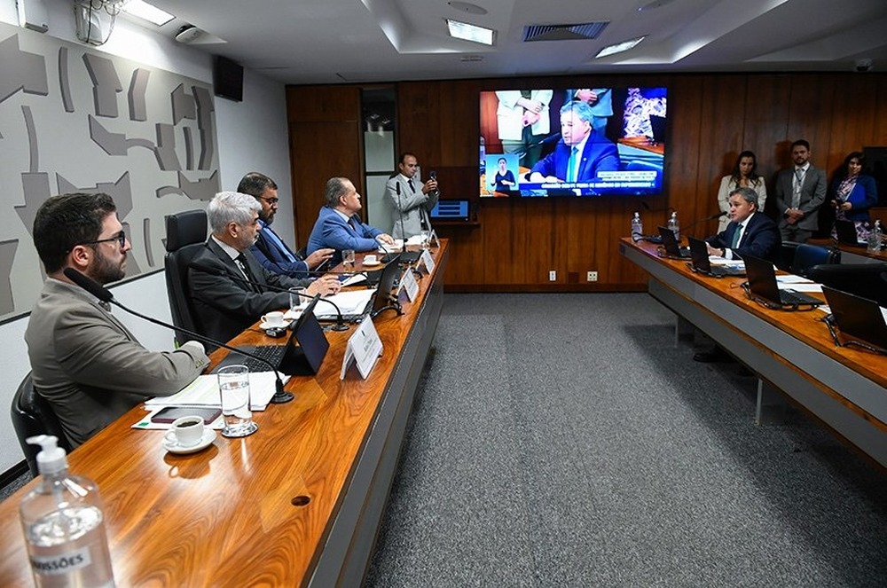 Venda de medicamentos sem receita em supermercados divide opiniões em audiência