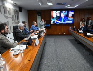 Venda de medicamentos sem receita em supermercados divide opiniões em audiência
