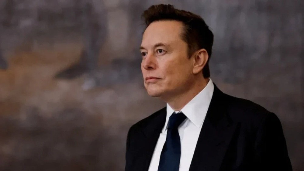 IA de Elon Musk publica post exaltando Hitler no X, junto a mensagens antissemitas