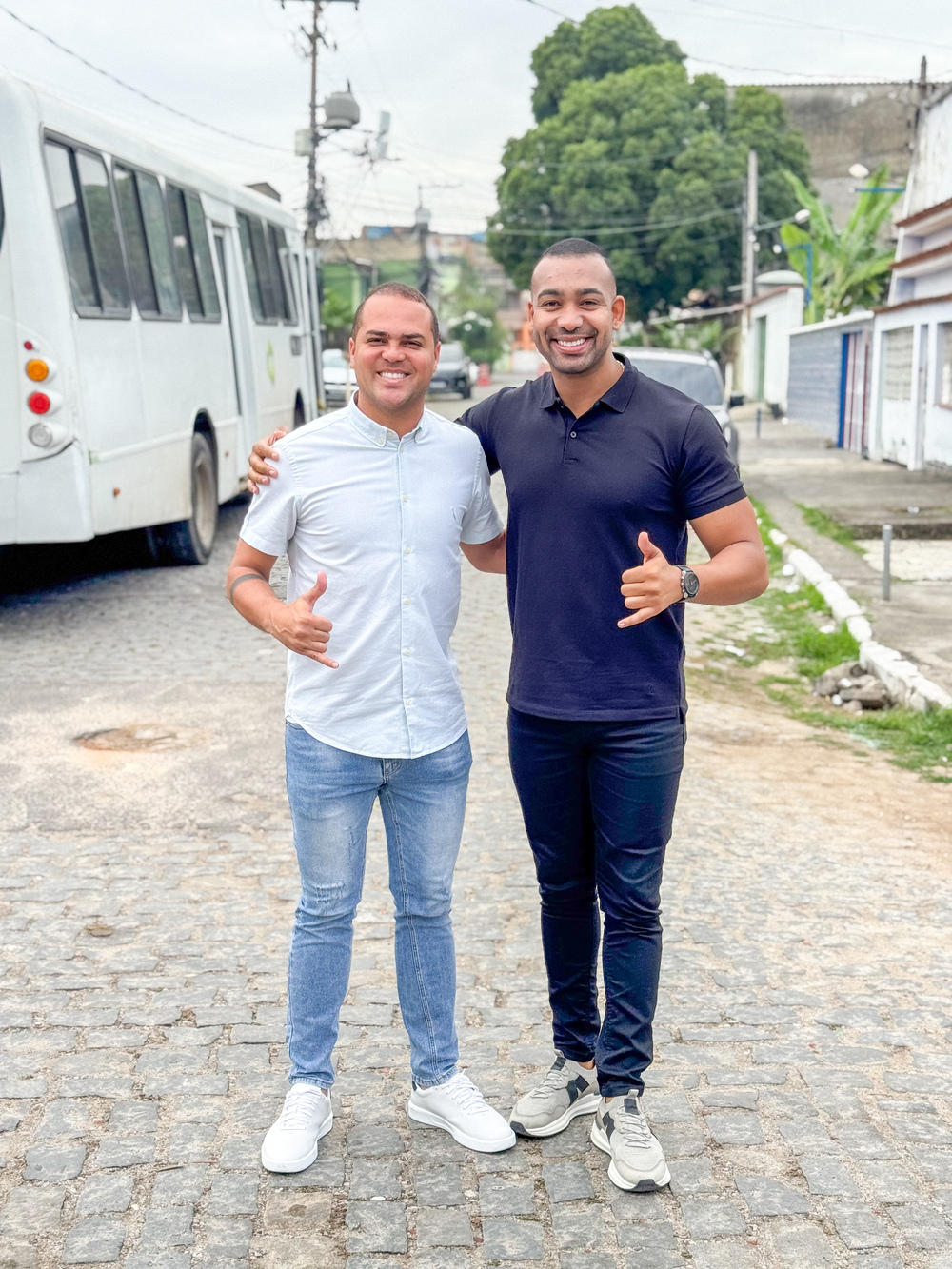 Asfalto chega a três bairros com apoio do vereador Douglas Nadaes e do deputado estadual Felipinho Ravis