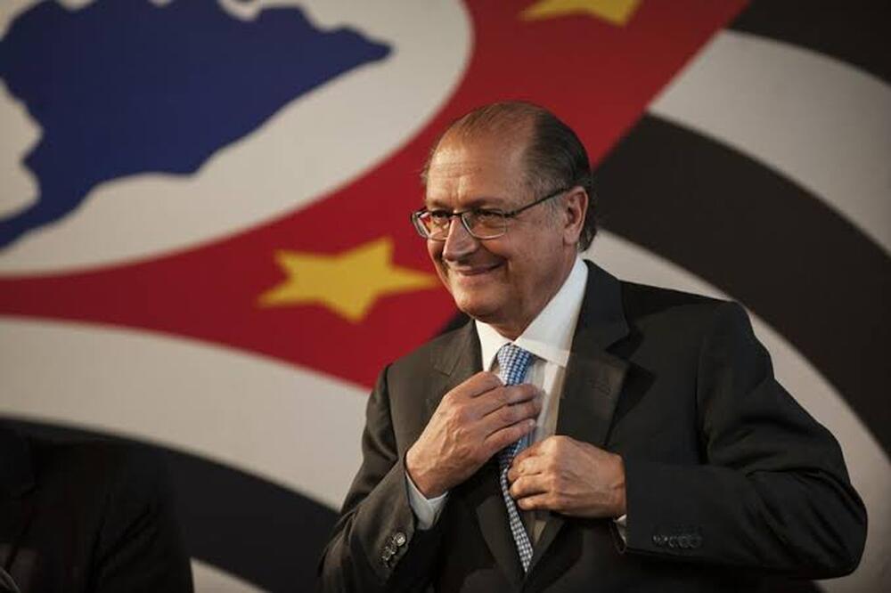 'Antes era um atentado contra a democracia, agora é um atentado à economia', diz Alckmin sobre Bolsonaro e tarifaço