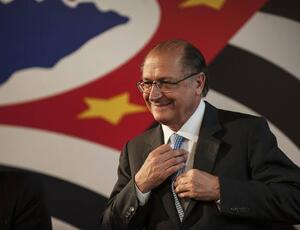 'Antes era um atentado contra a democracia, agora é um atentado à economia', diz Alckmin sobre Bolsonaro e tarifaço
