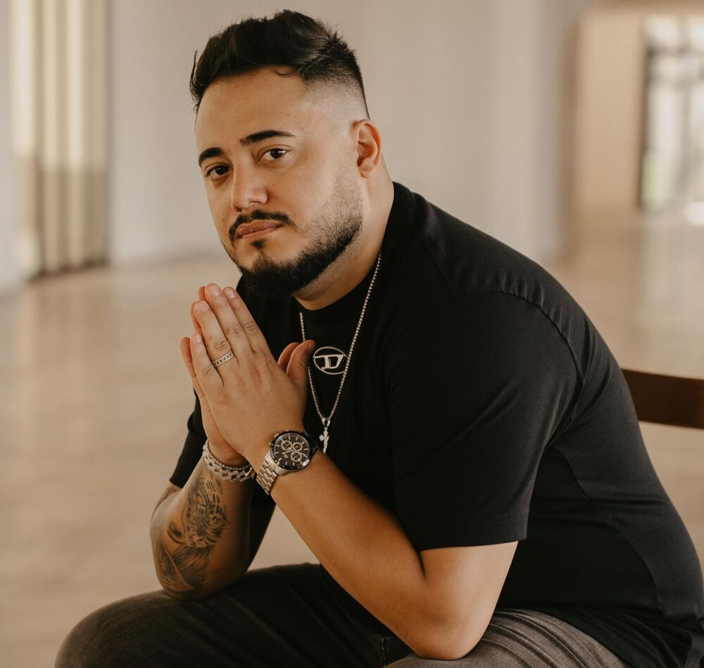 Joalheiro dos boleiros Wallace Joias ganha cenário internacional com peças exclusivas