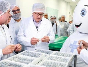Após 20 anos, Brasil volta a produzir insulina; primeiro lote é entregue