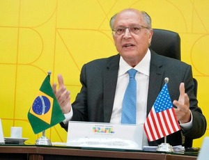 Trump, Tarifas e a Sombra Americana no Brasil