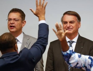 Bolsonaro trai Governador e emerge com nome de Sóstenes Cavalcante como nova aposta para o Senado fluminense