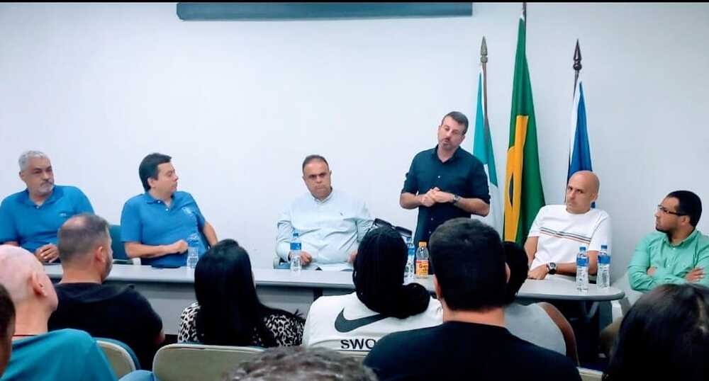 Enquanto Bacellar briga, Dudu na ginga chega em Lideranças que recebem o Deputado Daniel Soranz no Clube do Olaria
