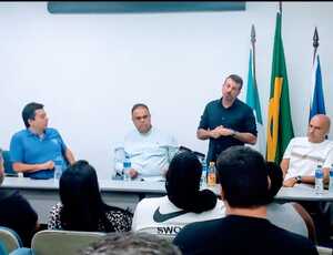 Enquanto Bacellar briga, Dudu na ginga chega em Lideranças que recebem o Deputado Daniel Soranz no Clube do Olaria