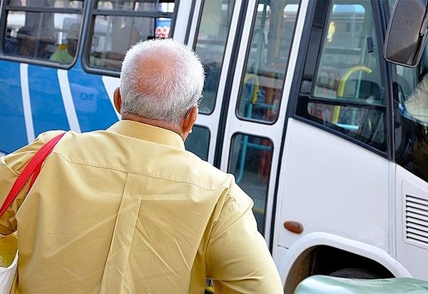 Eduardo Paes veta simplificação do transporte gratuito para terceira idade