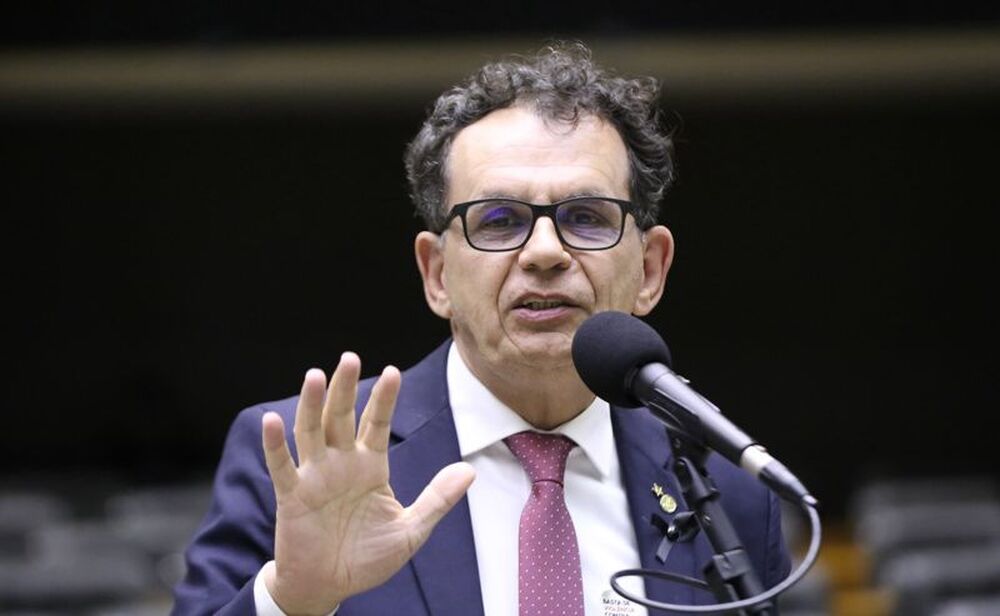Presidente da Comissão de Direitos Humanos da Câmara pede investigação, prisão e extradição de Eduardo Bolsonaro