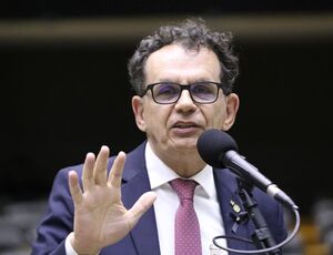 Presidente da Comissão de Direitos Humanos da Câmara pede investigação, prisão e extradição de Eduardo Bolsonaro