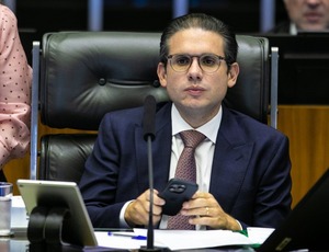 Esquerda luta para barrar projeto até 3 da manhã, mas Motta insiste e garante votação e aprovação de Lei que altera regras de Licenciamento Ambiental