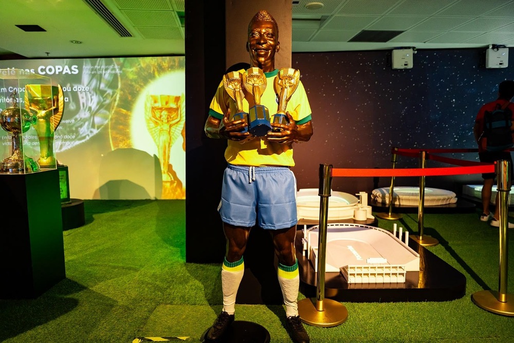 No Dia Nacional do Futebol - 19 de julho, exposição imersiva 'Uma Homenagem ao Rei Pelé' é destaque no Maracanã