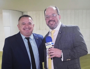 Trump é 'fanfarrão e falastrão' Deputado Federal Reginaldo Veras (PV-DF) detona Trump: 'Está precisando de psiquiatra'