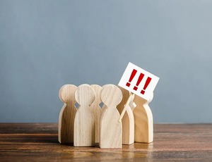 Desconfiança geral: brasileiro já não bota fé nem na própria família