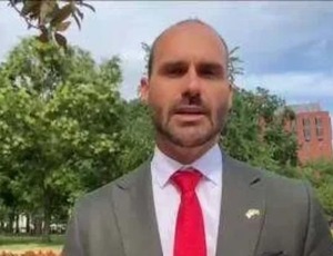 Eduardo intensificou condutas ilícitas após tornozeleira em Bolsonaro, diz Moraes