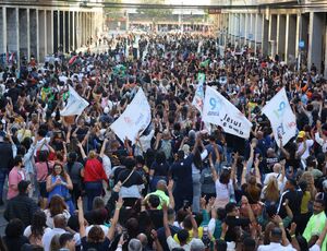 Marcha para Jesus reúne cerca de 15 mil pessoas em Niterói
