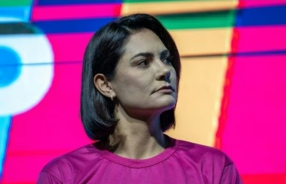 Justiça manda remover vídeos de Michelle Bolsonaro sobre prostituição