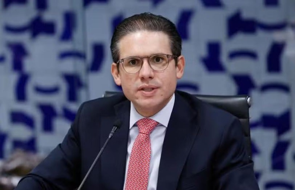 Hugo Motta resiste à pressão bolsonarista e mantém recesso parlamentar na Câmara