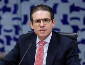 Hugo Motta resiste à pressão bolsonarista e mantém recesso parlamentar na Câmara