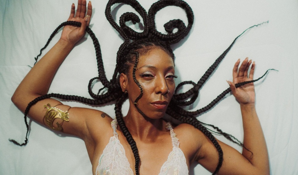 Mis Ivy apresenta show gratuito do disco “Escuta” no Sesc Campo Limpo exaltando corpos plurais e heranças africanas