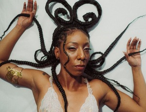 Mis Ivy apresenta show gratuito do disco “Escuta” no Sesc Campo Limpo exaltando corpos plurais e heranças africanas