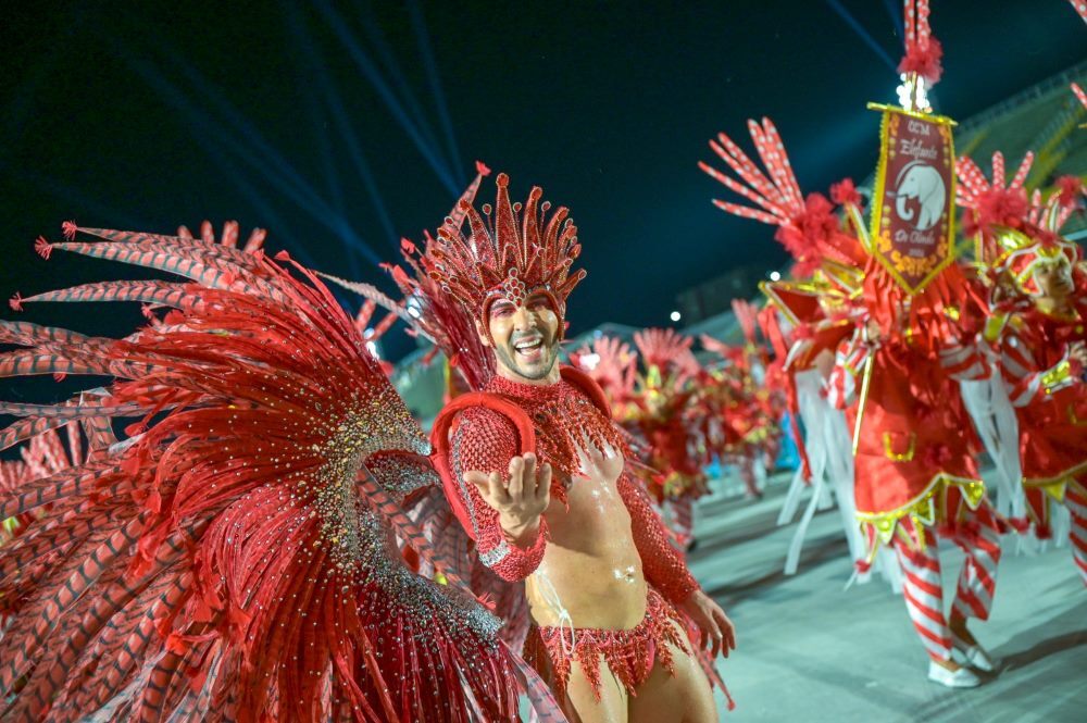 Renny Delmondes retorna ao carnaval carioca como muso da Unidos de Bangu