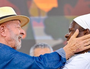 Lula: 'Se abaixar a cabeça, eles colocam uma cangalha e a gente não levanta mais'