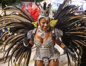 Índia Zurich é a nova rainha de bateria da Vila Santa Tereza