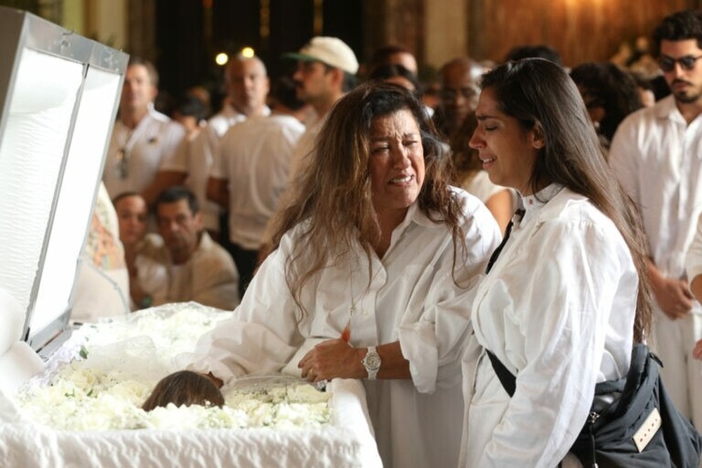 Famosos e familiares se despedem de Preta Gil no Rio