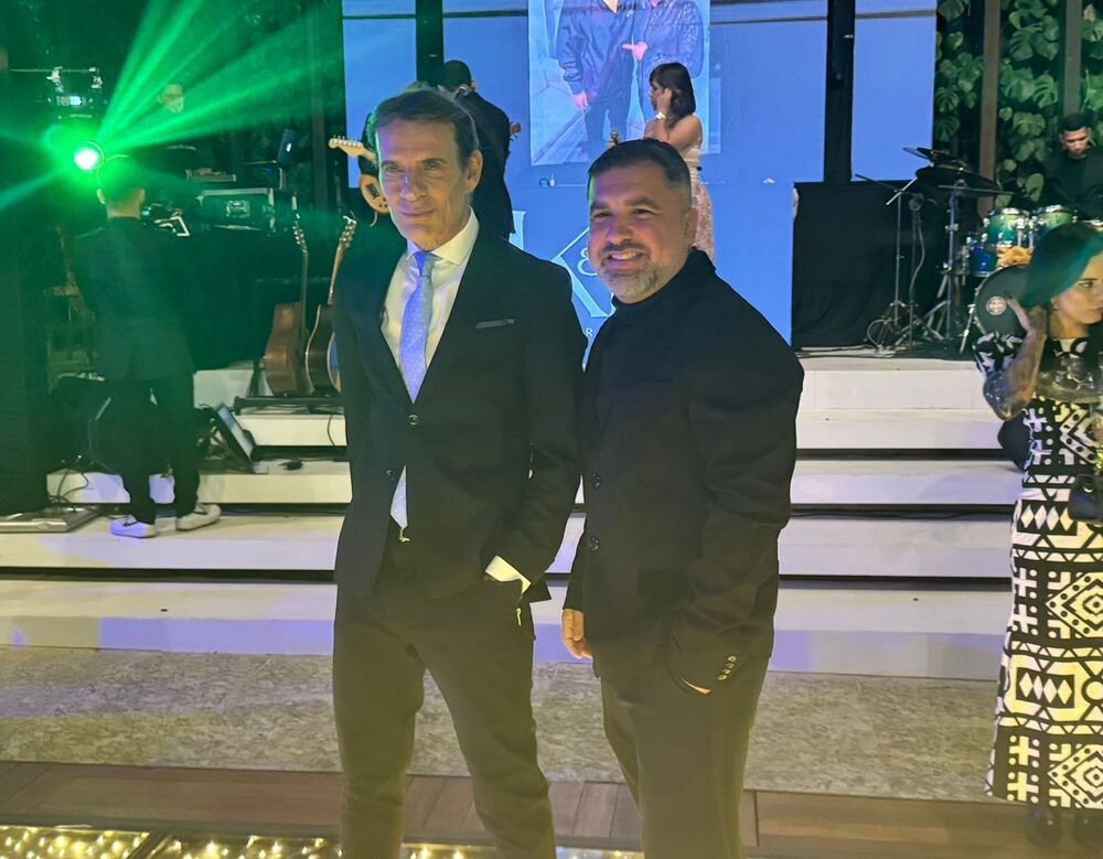 Igor Lage e Mário Gomes se reencontram em festa de gala no RJ