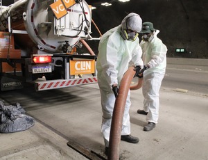 Clin realiza manutenção preventiva no Túnel Charitas-Cafubá para evitar alagamentos