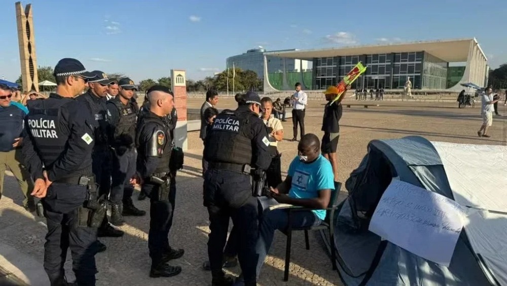 Moraes proíbe acampamentos na Praça dos Três Poderes após ato de deputado bolsonarista
